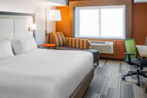 Holiday Inn Express Opens in Kissimmee