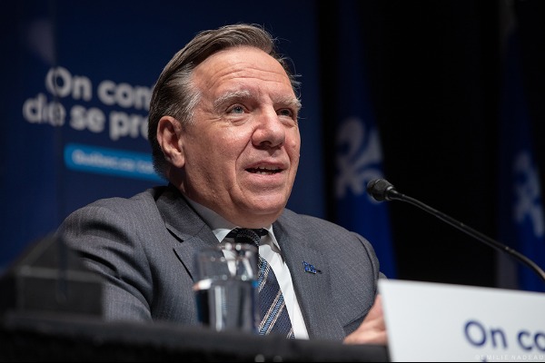 Quebec Premier Calls For Non-Essential Travel Ban