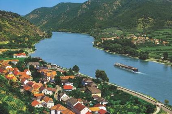 AmaWaterways Extends Land Package, AirPlus Promo
