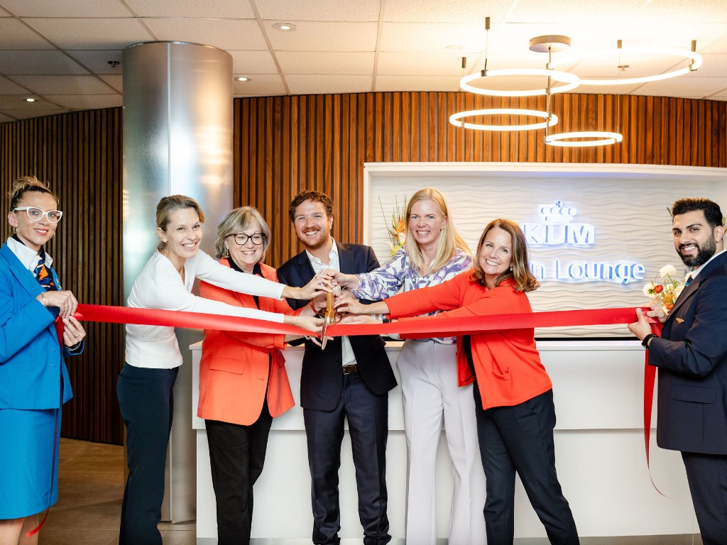 KLM Royal Dutch Airlines Opens Crown Lounge At Toronto-Pearson