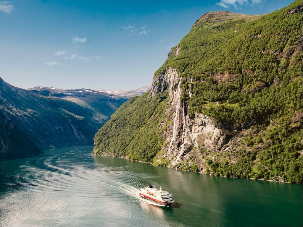 Wave season savings from Hurtigruten