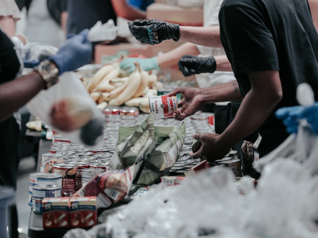 TravelBrands donates $10,000 to Food Banks Canada