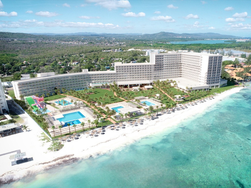 Discover the Riu Palace Aquarelle with Sunwing Vacations