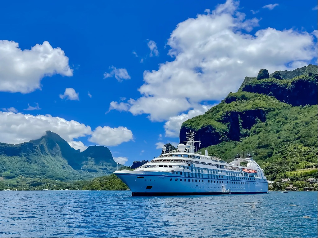 Windstar selects Star Breeze for year-round Tahiti sailings