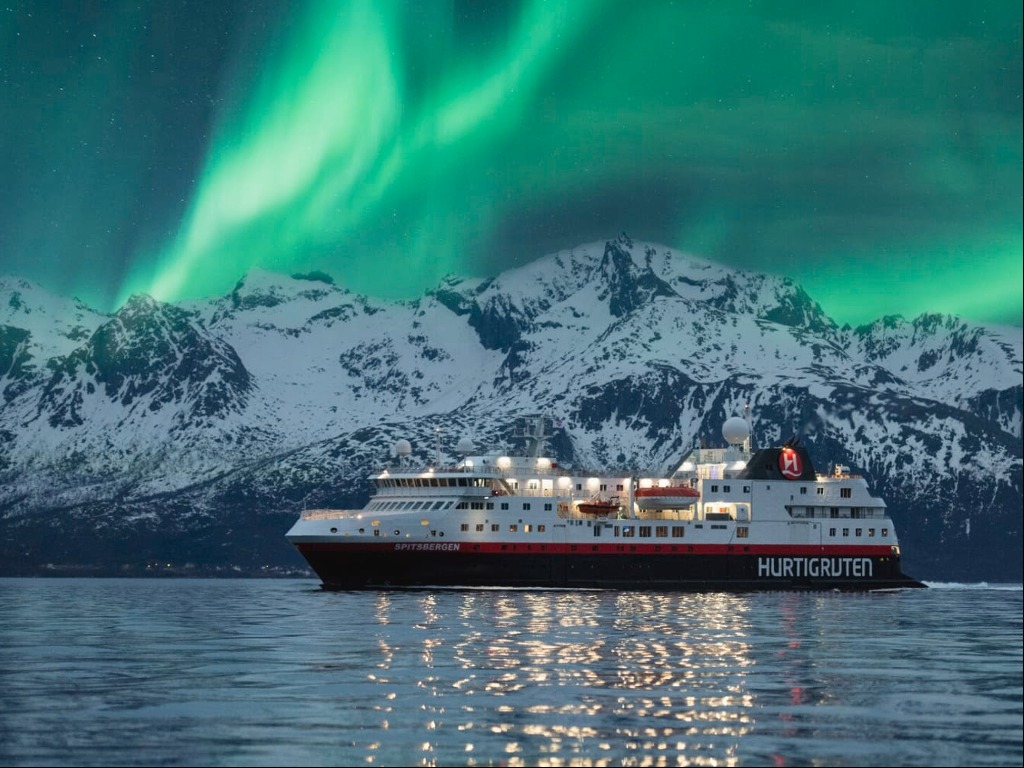 Hurtigruten extends Northern Lights Promise for 2024/2025
