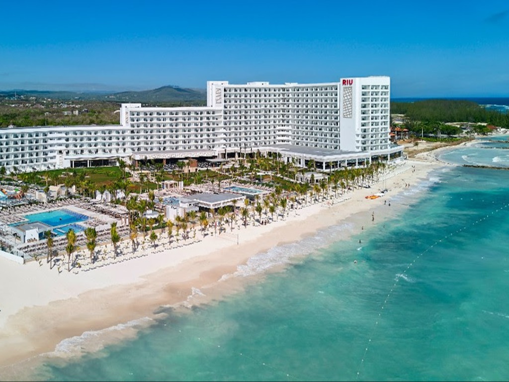 Five-star, 24-hour all-inclusive Riu Aquarelle opens in Jamaica