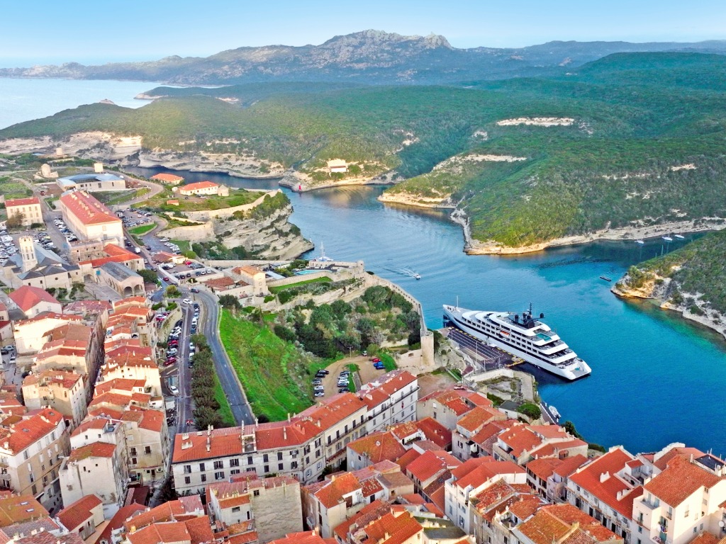 Scenic and Emerald Cruises Inviting Canadians to Ocean Travel Lounge events