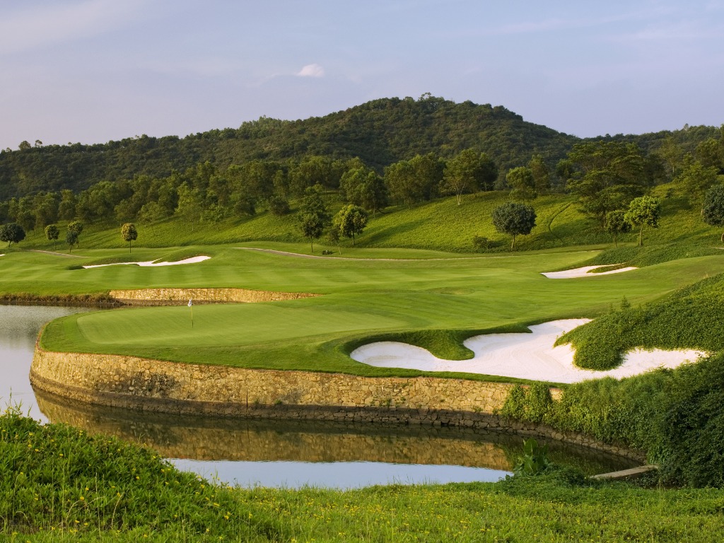 Azamara Cruises takes golfers beyond the fairway